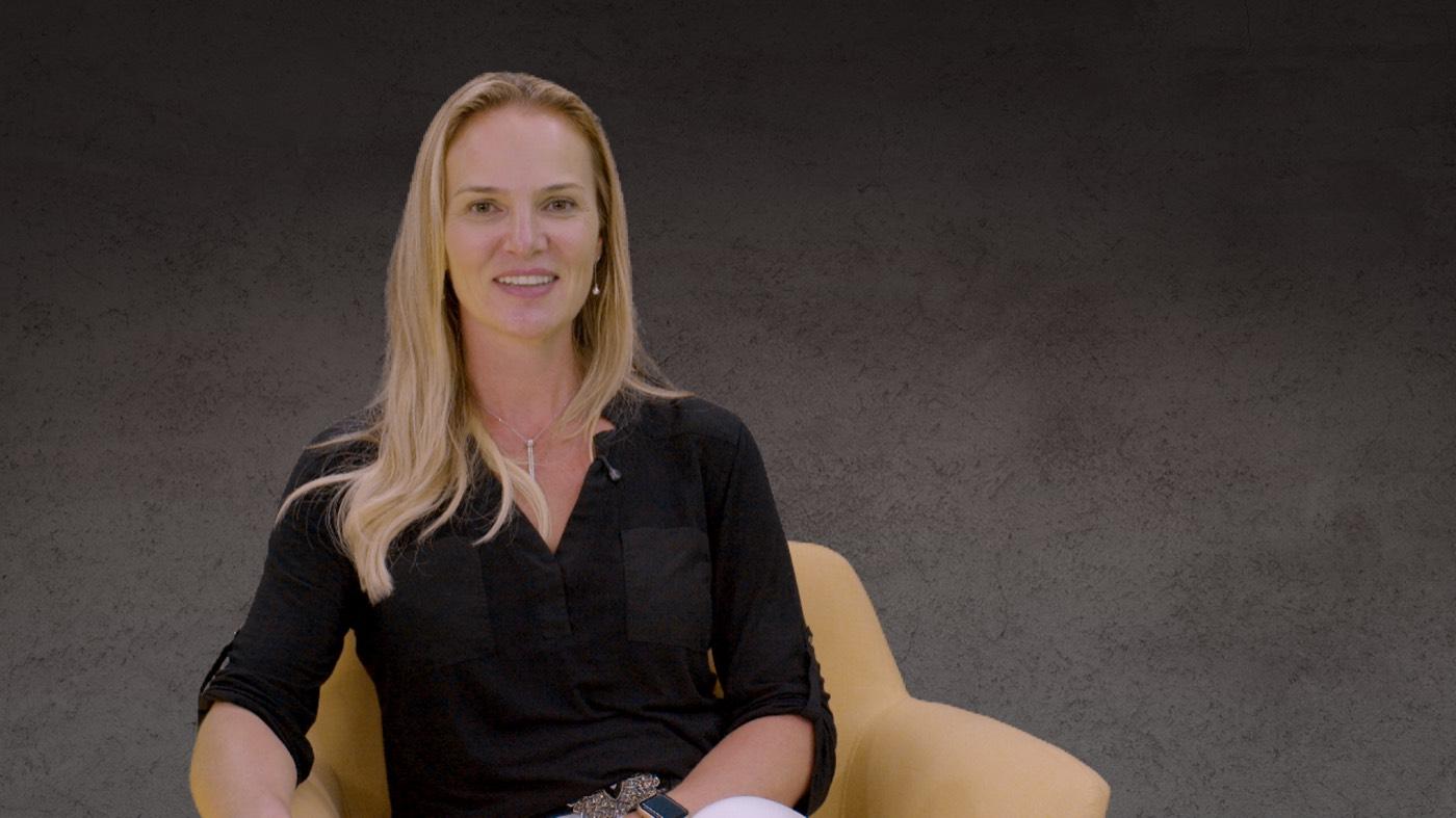 Vera Goulart durante a gravação de sua entrevista ao Cobogós